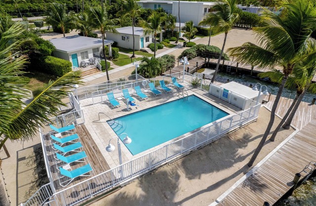 Everything You Need For The Perfect Vacation! 3 Convenient Units, FREE Parking!