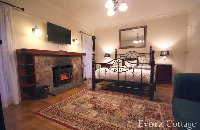 Evora Cottage con bañera de hidromasaje y chimenea de leña
