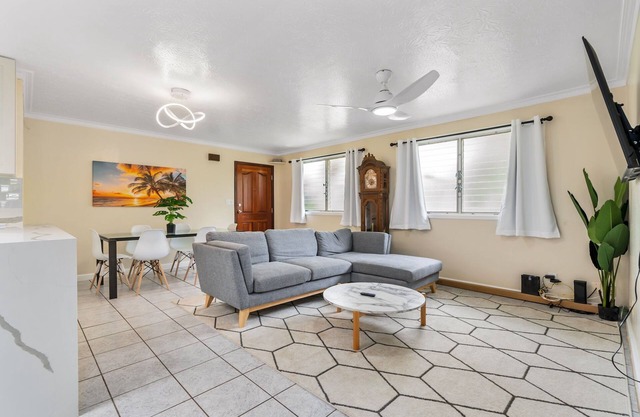 Ewa Beach Family Home - 5BR/3BA Near Beach & Golf Courses