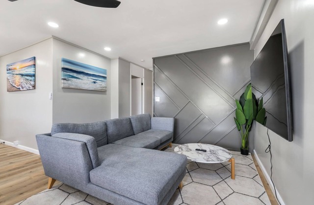 Beachside 3BR - Ewa Beach + Parking, A/C, WiFi