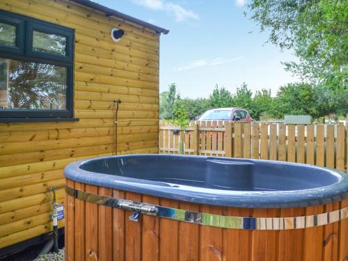 Ewe Lodge - Uk48824
