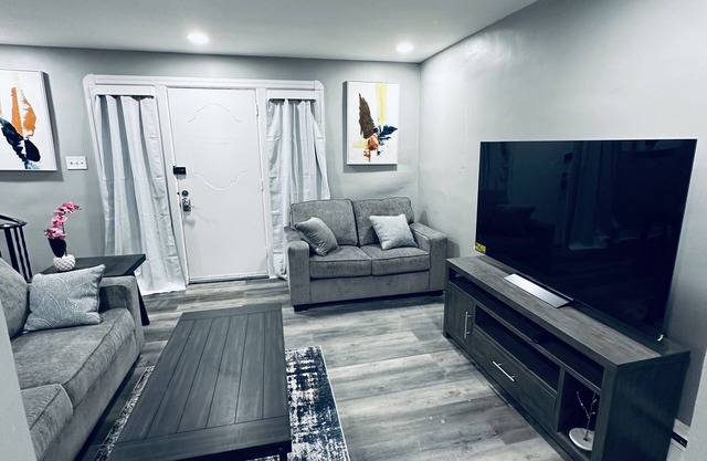 Exactly where you need to be. Well-furnished, well-lit and tastefully decorated.
