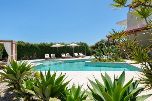Excelencia New Villa with Artistic Pool & Sea View