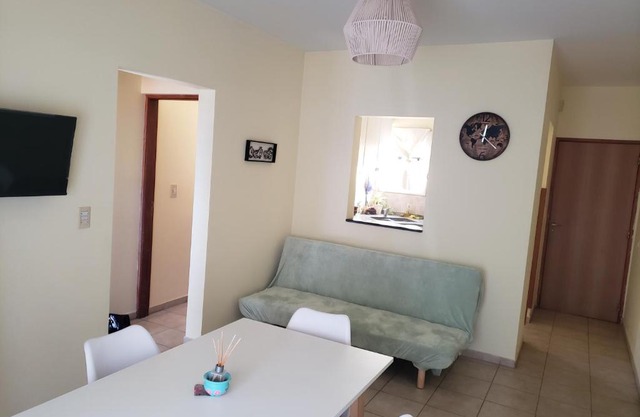 Excelente departamento en zona céntrica. C/Cochera