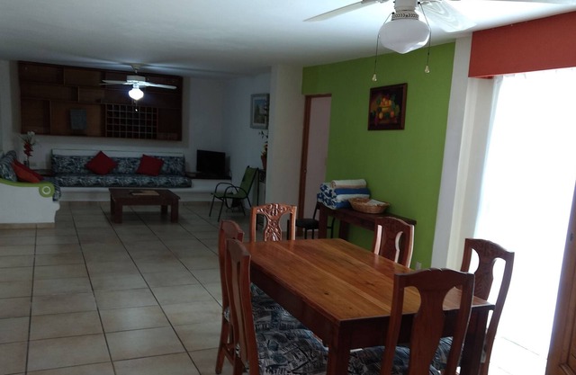 Excelente casa para vacacionar a 50 metros de la playa.