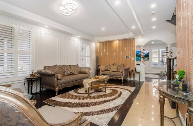 EXCELLENT LUXURY LIVING