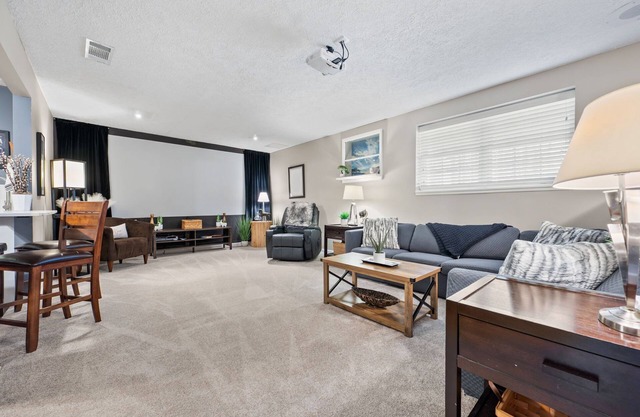 Excellent Roswell Location! Quiet Basement Apartment in Private Setting!