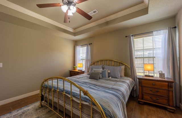 Exceptional 10/10 Rated Pea Ridge Retreat with Jetted Tub, Near Crystal Bridges!