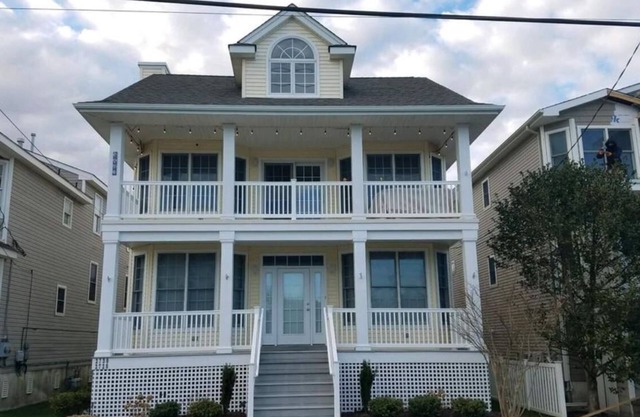 Exceptional 2nd Fl 4BDR/2 Bath Condo Ocean City’s GoldCoast – 1½ blocks to Beach