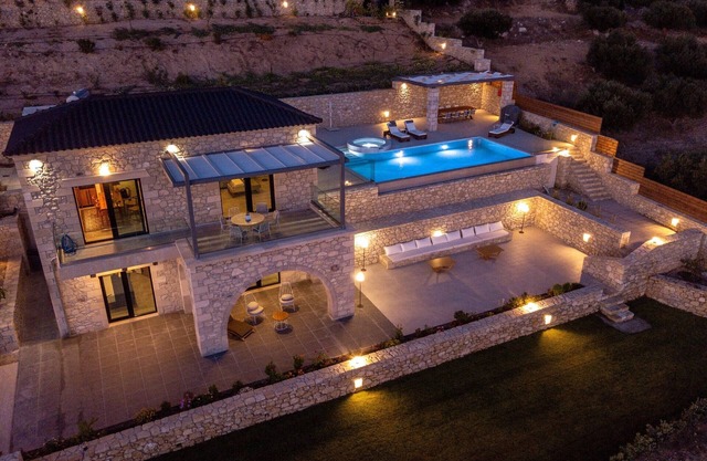 Excepcional villa 3bd, piscina climatizada, jacuzzi, sauna, increíble vista al mar y al atardecer