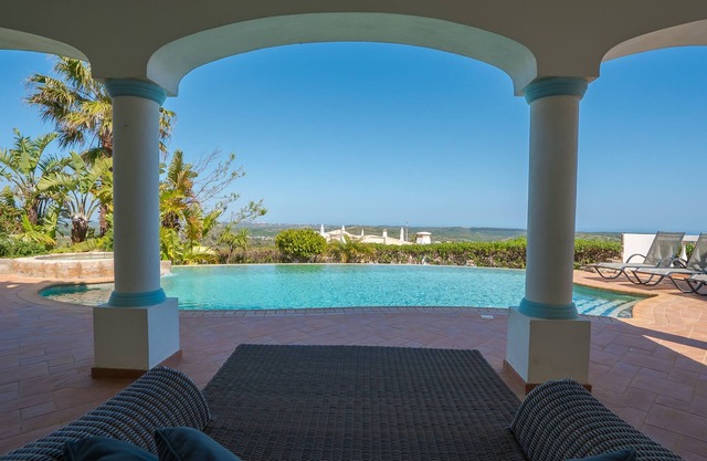 Excepcional villa de 4 dormitorios con impresionantes vistas y piscina climatizada