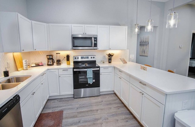 Exceptional 5BR So Close to Riverwalk and Downtown