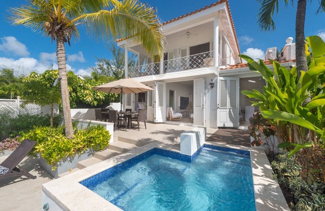 Exceptional Beachfront Living - Milord Sunsets