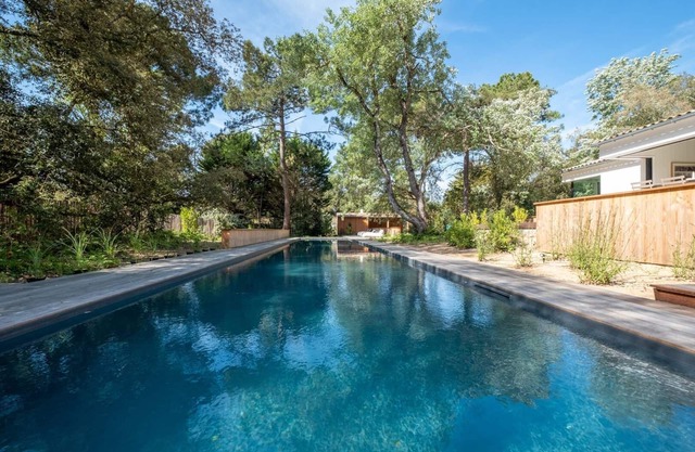 Exceptional contemporary villa - 25-meter pool
