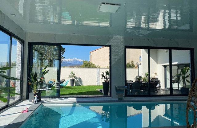EXCEPTIONAL CONTEMPORARY VILLA CRYSTAL CLASS 5 *