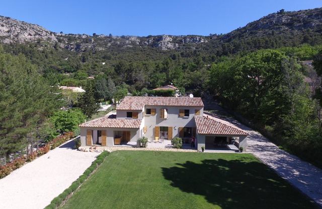 Casa de campo provenzal al pie de la montaña Sainte Victoire, cerca de Aix en Provence