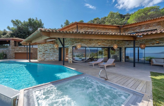 EXCEPTIONAL VILLA IN CAP BÉNAT