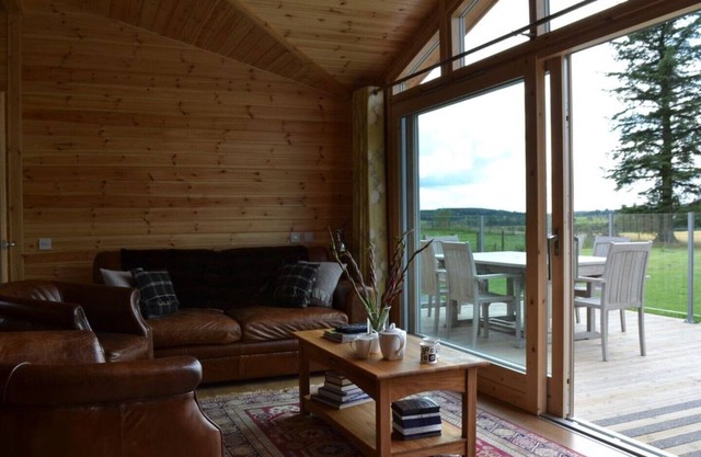 Exceptional lodge in private woodland with luxury steam room