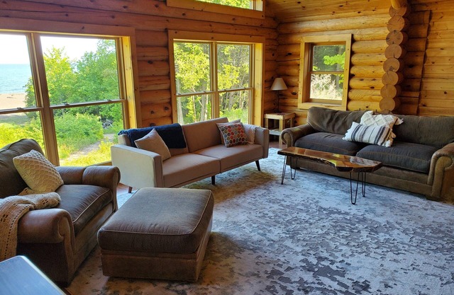 Exceptional Log home on Lake Superior - Near Houghton and Hancock MI