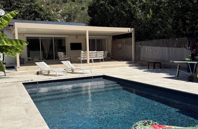 Exceptional modern villa 20min from Nice. Ideal for families and friends!