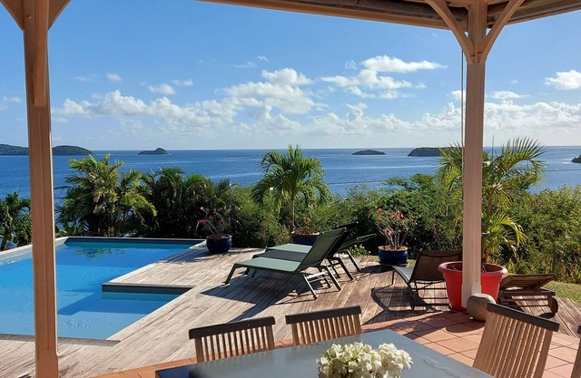 Excepcional villa de pie con vistas al mar en Robert.