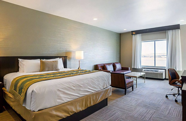 Exceptional Suite! Superb Amenities & Location