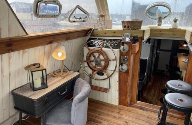 Exceptionnel bateau maison reine mathilde