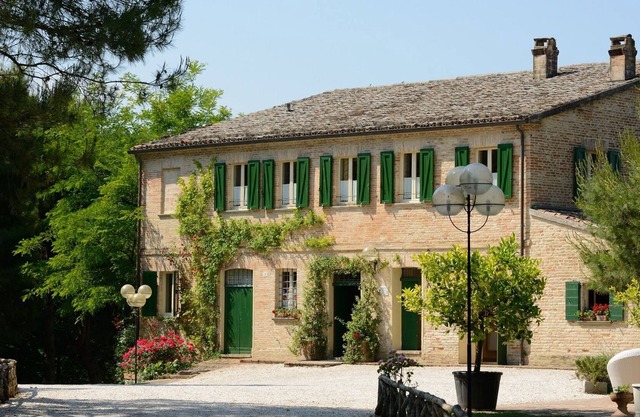 Villa en Montemaggiore Al Metauro con 4 habitaciones, capacidad 16