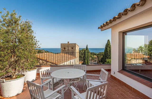 Exclusive Chalet Sea Views - 5 min from Golf