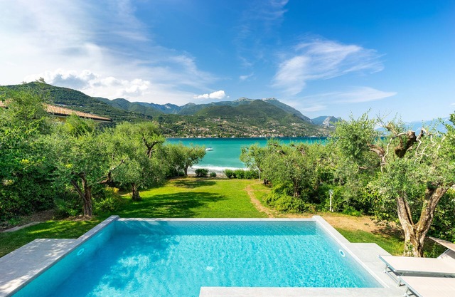 Exclusive lakefront villa with pool