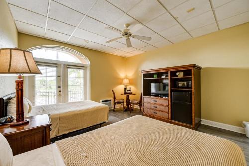 Exclusive 10K Islands Access Hotel-Style Studio