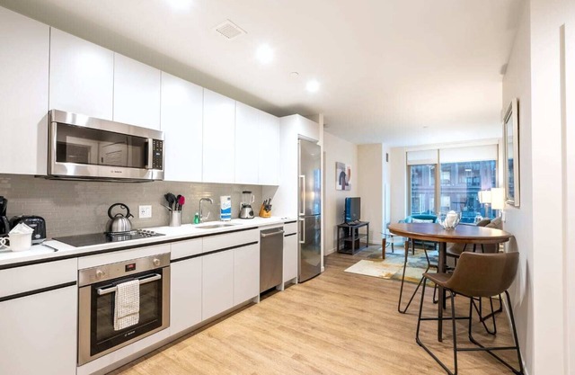 Exclusive 2BR Apt Downtown Seaport
