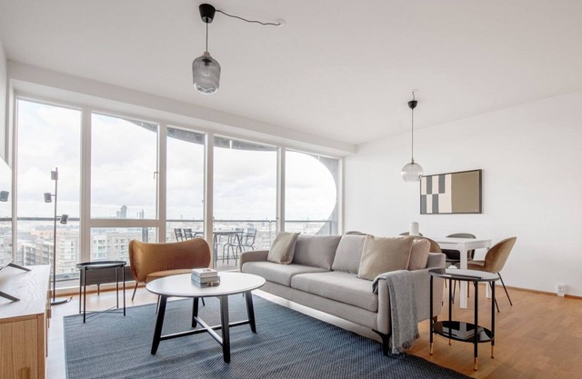 Exclusive 2BR in "Metropolis" architectural building, w/ city and harbour views