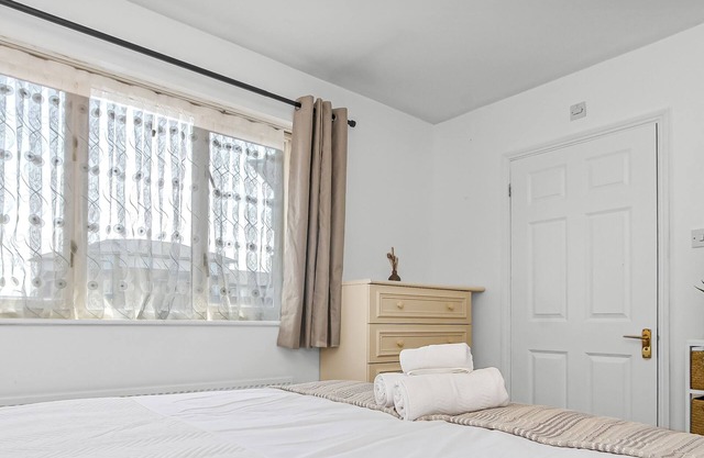 Exclusive 3 bedroom House near Manor House!