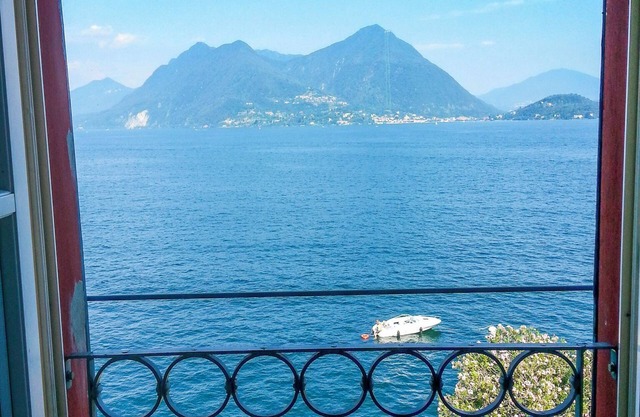 Exclusivo apartamento de 3 dormitorios en una villa bien mantenida con acceso al lago privado