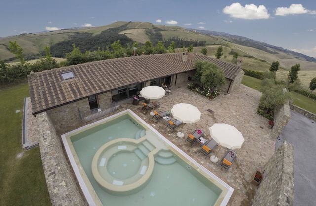 Villa exclusiva de 3 dormitorios cerca de Montaione. Piscina, aire acondicionado, wifi!