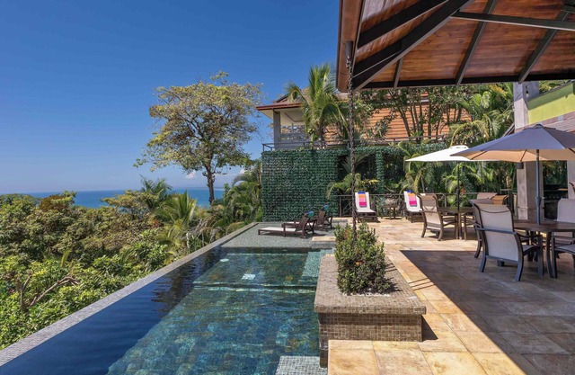 Exclusive 5-bedroom house in fantastic Manuel Antonio with A/C and private pool