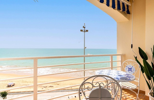 Exclusive apartment in front of the sea. Victoria