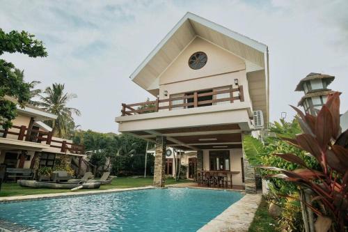 Exclusive Beachfront House w/Pool & Saltwater Tub