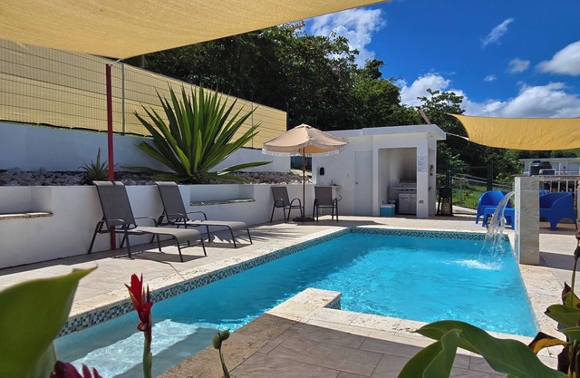 Exclusive Beachside Getaway: Private Pool and Beach Steps Away