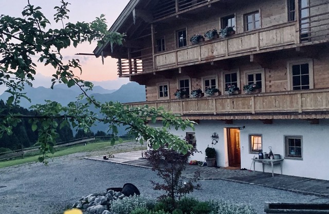 Exclusive chalet apartment with an open gallery