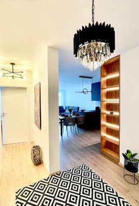 Exclusive City Apartment & Garden Bliss & Near Center & Free Parking