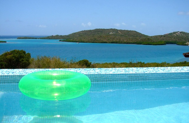 Exclusiva casa con piscina y una vista inigualable del océano ..
