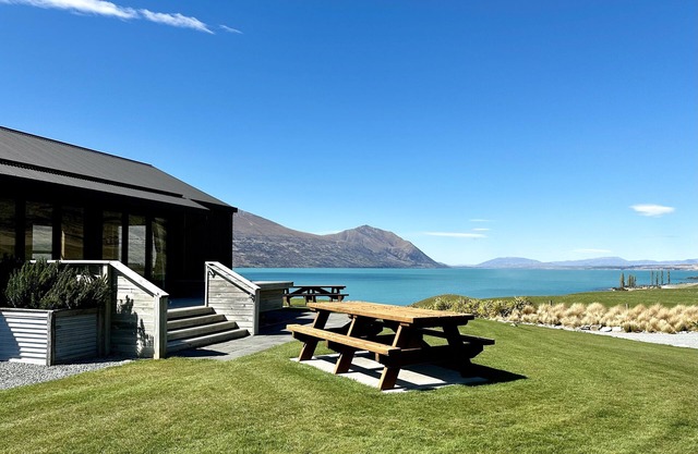 Exclusive NZ high-country lodge hosting groups of up to 24.