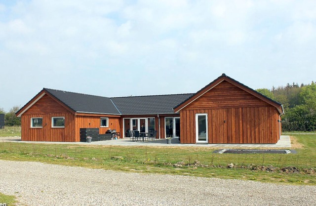 Exclusive pool house with numerous amenities