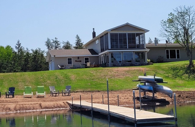 Retiro Exclusivo! Lago privado, Río de fachada y 100 de Acres con Senderos