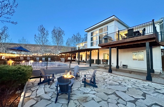 Exclusive Retreats 6 Bedroom 6 Bath Desert Paradise with Private Heated Pool