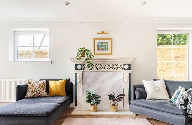 Exclusive, spacious flat with free and secure parking, close to the centre
