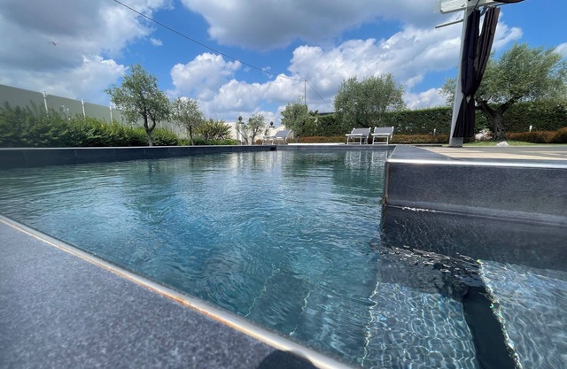 Exclusive Tuscan Villa with Black Pool & Jacuzzi