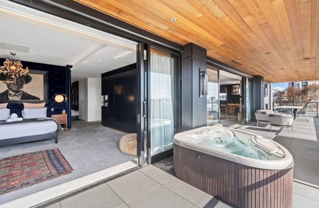 Exclusive Urban Apartment, Entire Floor, Hot Tub